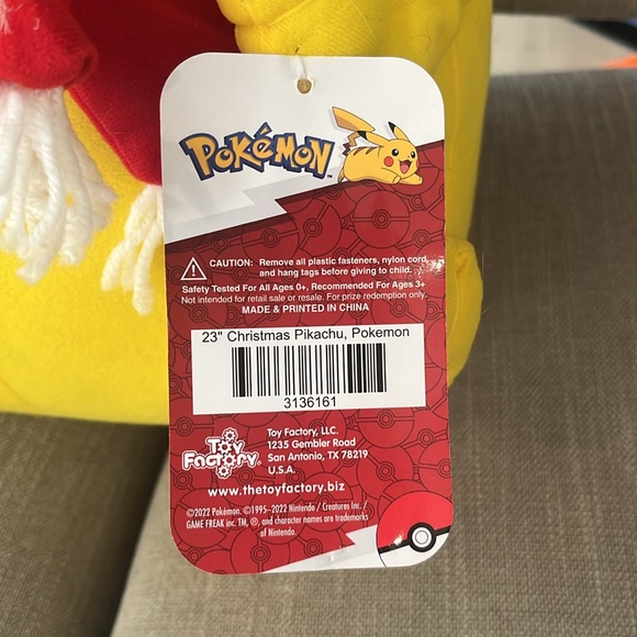 NWT Jumbo Pikachu Pokémon - Picture 6 of 6